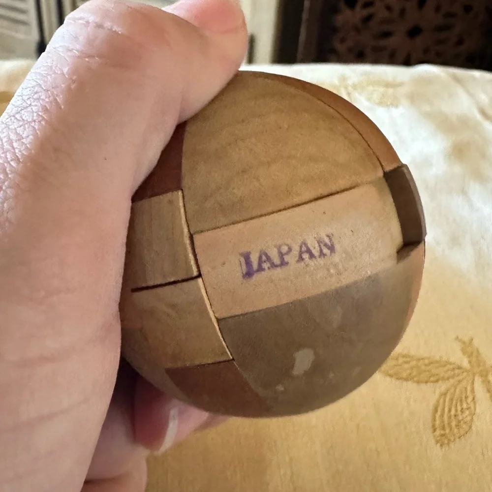 Vintage / Retro Magic Brain Teaser Wooden 3D Puzzle Ball Toy.